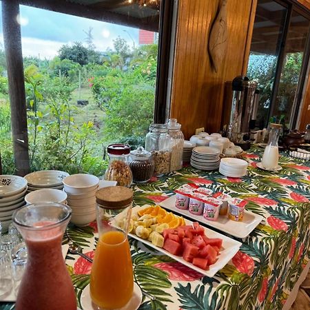 Teanehi Bed & Breakfast Hanga Roa Exterior foto